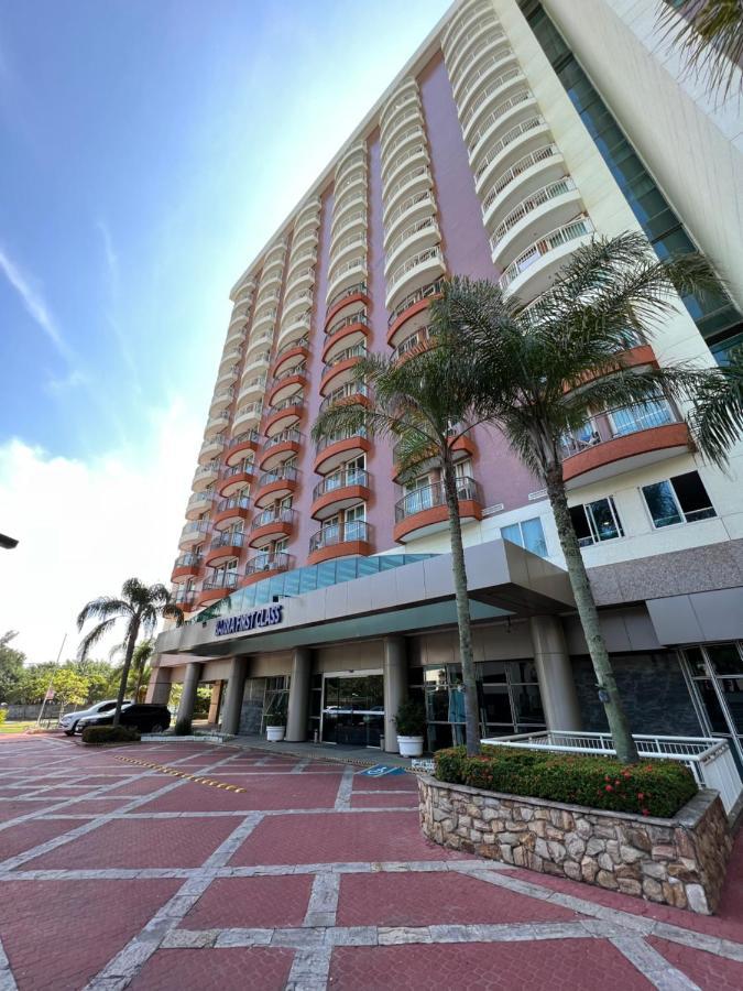 Flat Com Vista Panoramica -15- Na Barra Da Tijuca - Estacionamento Gratuito - Frigobar - Ar Condicionado - Piscina - Academia - Balsa Para Praia Gratis - Varanda - Vista Parcial Mar E Lagoa Rio de Janeiro Luaran gambar