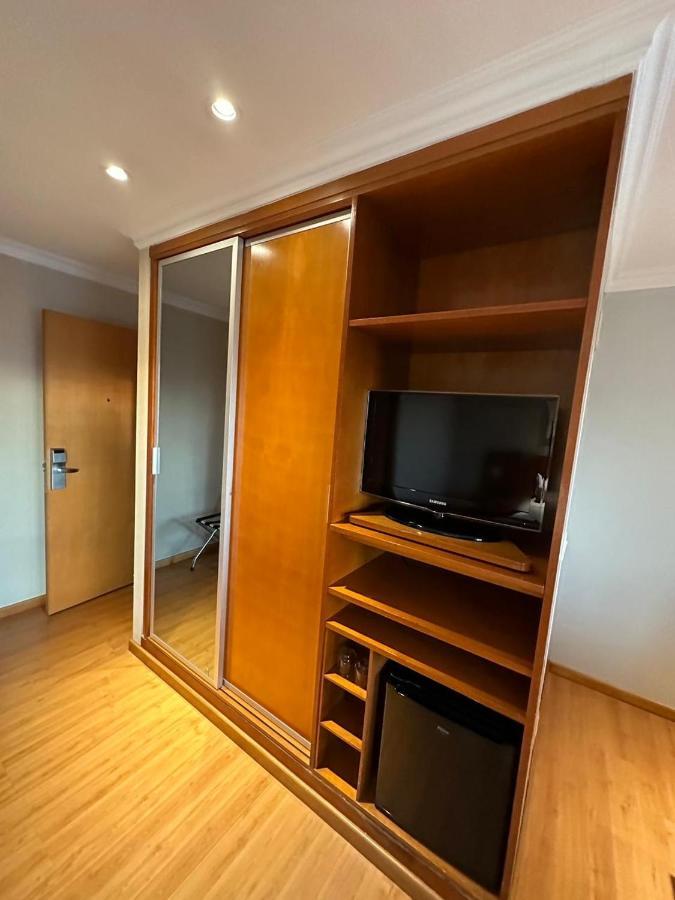 Flat Com Vista Panoramica -15- Na Barra Da Tijuca - Estacionamento Gratuito - Frigobar - Ar Condicionado - Piscina - Academia - Balsa Para Praia Gratis - Varanda - Vista Parcial Mar E Lagoa Rio de Janeiro Luaran gambar