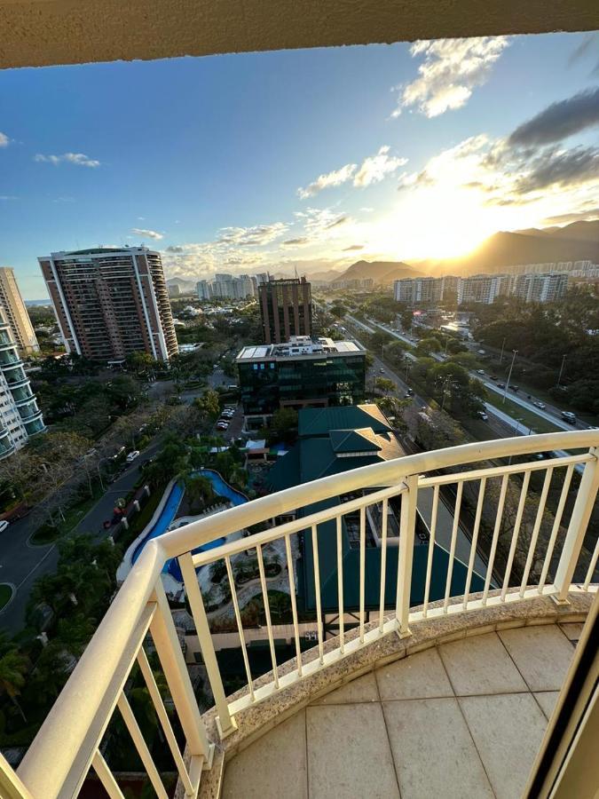 Flat Com Vista Panoramica -15- Na Barra Da Tijuca - Estacionamento Gratuito - Frigobar - Ar Condicionado - Piscina - Academia - Balsa Para Praia Gratis - Varanda - Vista Parcial Mar E Lagoa Rio de Janeiro Luaran gambar