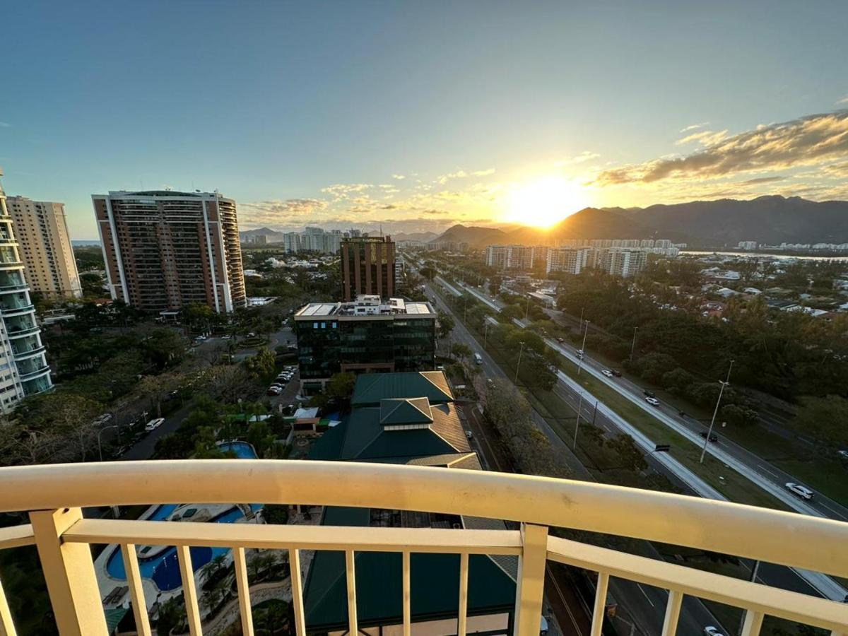 Flat Com Vista Panoramica -15- Na Barra Da Tijuca - Estacionamento Gratuito - Frigobar - Ar Condicionado - Piscina - Academia - Balsa Para Praia Gratis - Varanda - Vista Parcial Mar E Lagoa Rio de Janeiro Luaran gambar