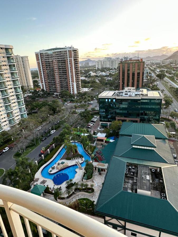 Flat Com Vista Panoramica -15- Na Barra Da Tijuca - Estacionamento Gratuito - Frigobar - Ar Condicionado - Piscina - Academia - Balsa Para Praia Gratis - Varanda - Vista Parcial Mar E Lagoa Rio de Janeiro Luaran gambar