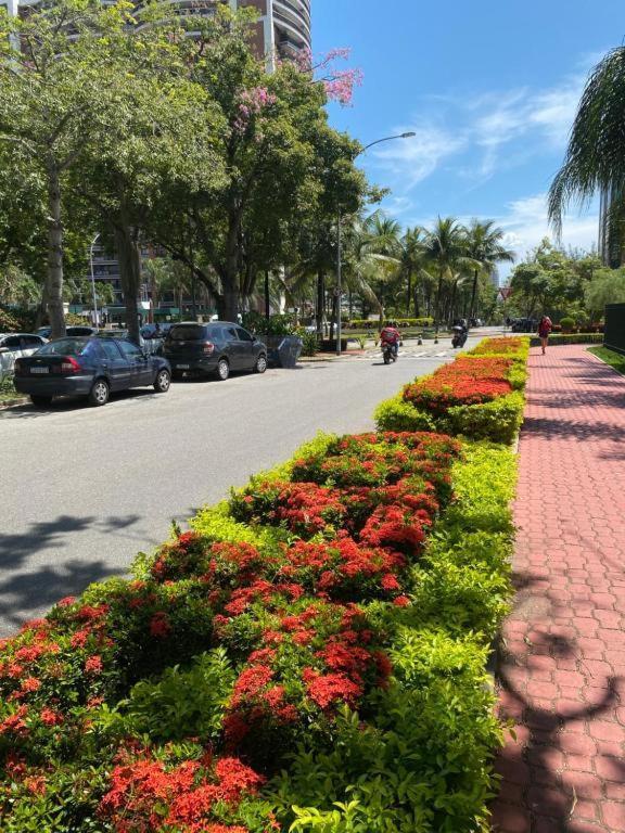 Flat Com Vista Panoramica -15- Na Barra Da Tijuca - Estacionamento Gratuito - Frigobar - Ar Condicionado - Piscina - Academia - Balsa Para Praia Gratis - Varanda - Vista Parcial Mar E Lagoa Rio de Janeiro Luaran gambar
