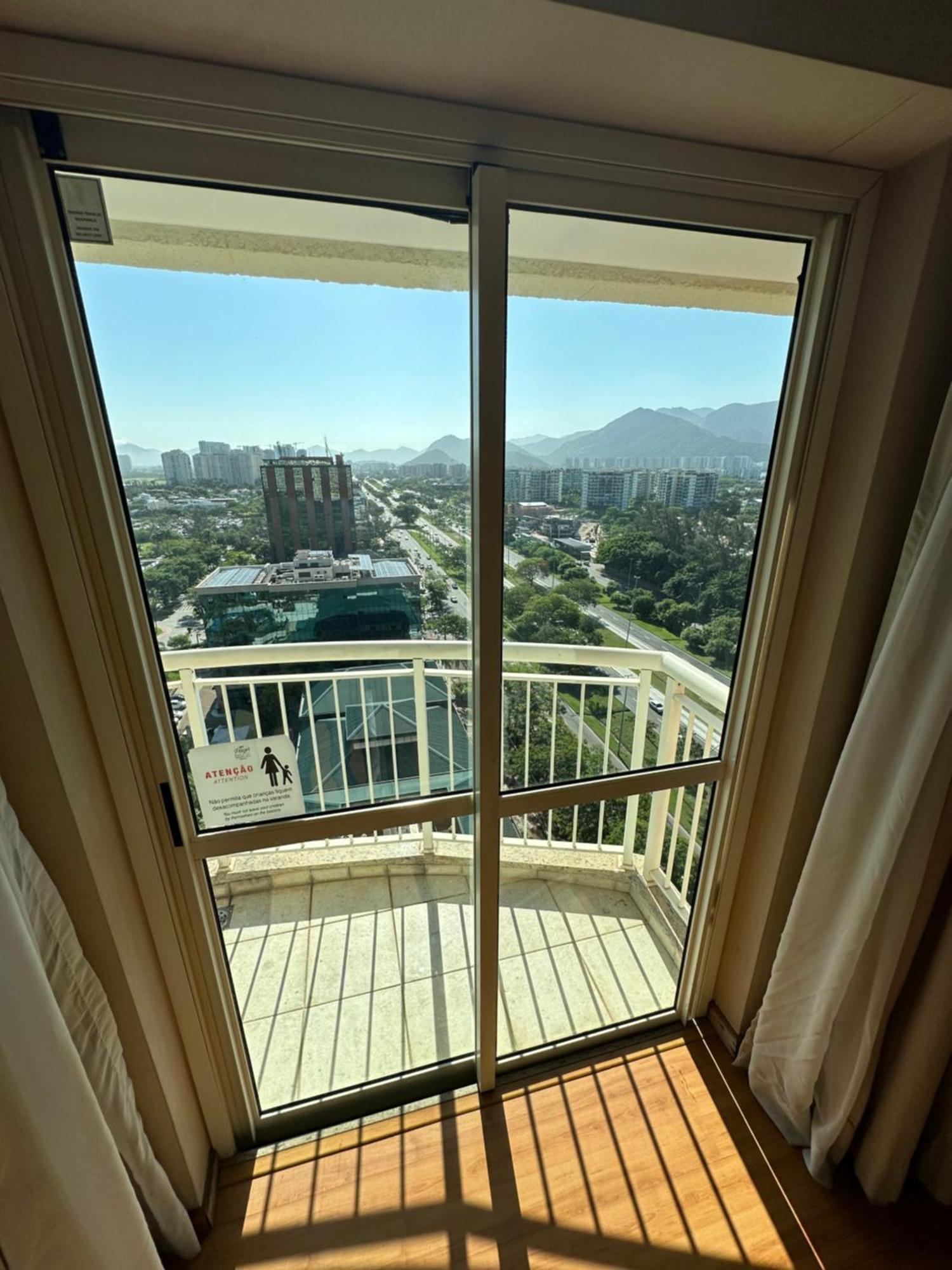 Flat Com Vista Panoramica -15- Na Barra Da Tijuca - Estacionamento Gratuito - Frigobar - Ar Condicionado - Piscina - Academia - Balsa Para Praia Gratis - Varanda - Vista Parcial Mar E Lagoa Rio de Janeiro Luaran gambar