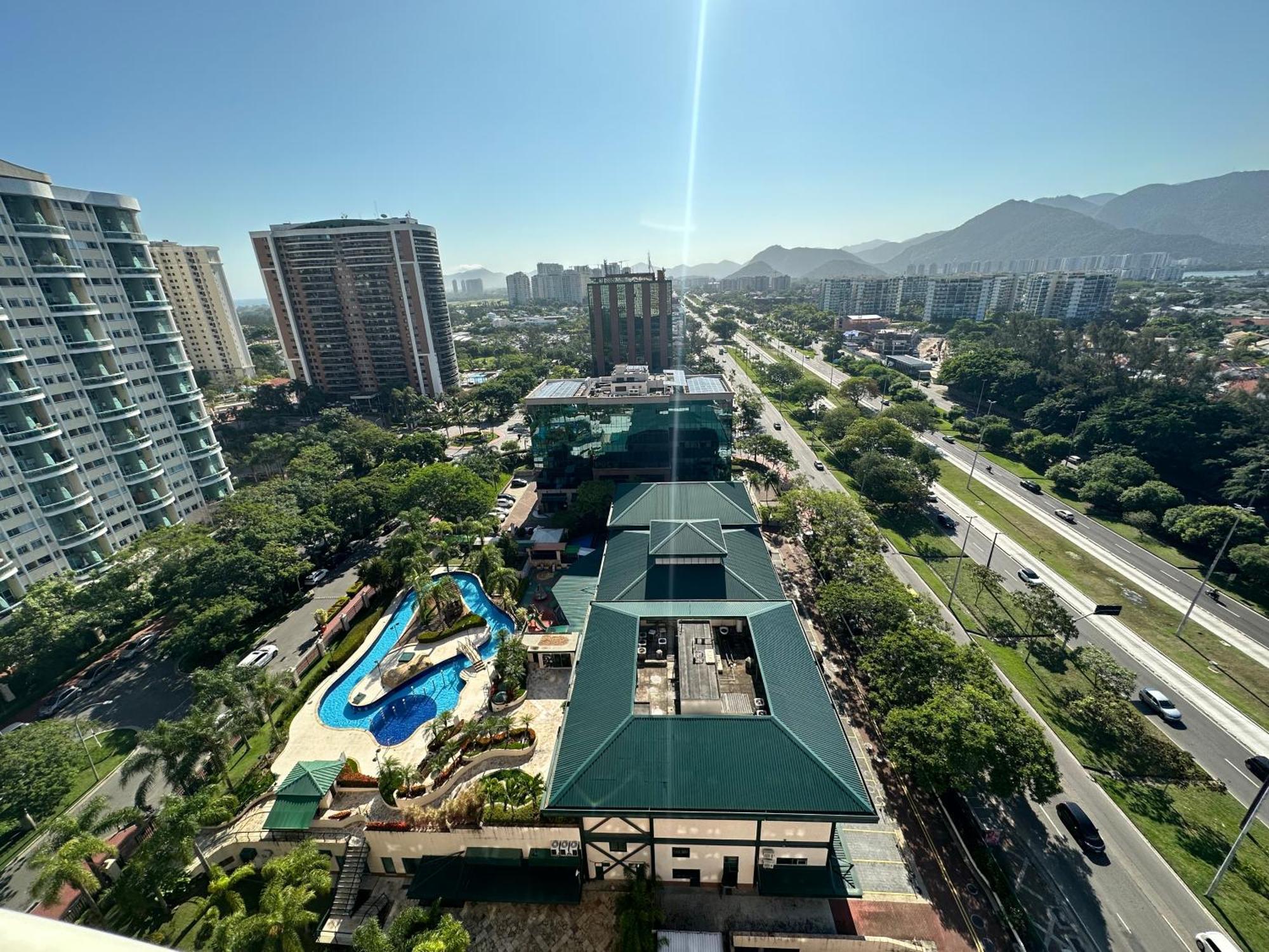 Flat Com Vista Panoramica -15- Na Barra Da Tijuca - Estacionamento Gratuito - Frigobar - Ar Condicionado - Piscina - Academia - Balsa Para Praia Gratis - Varanda - Vista Parcial Mar E Lagoa Rio de Janeiro Luaran gambar