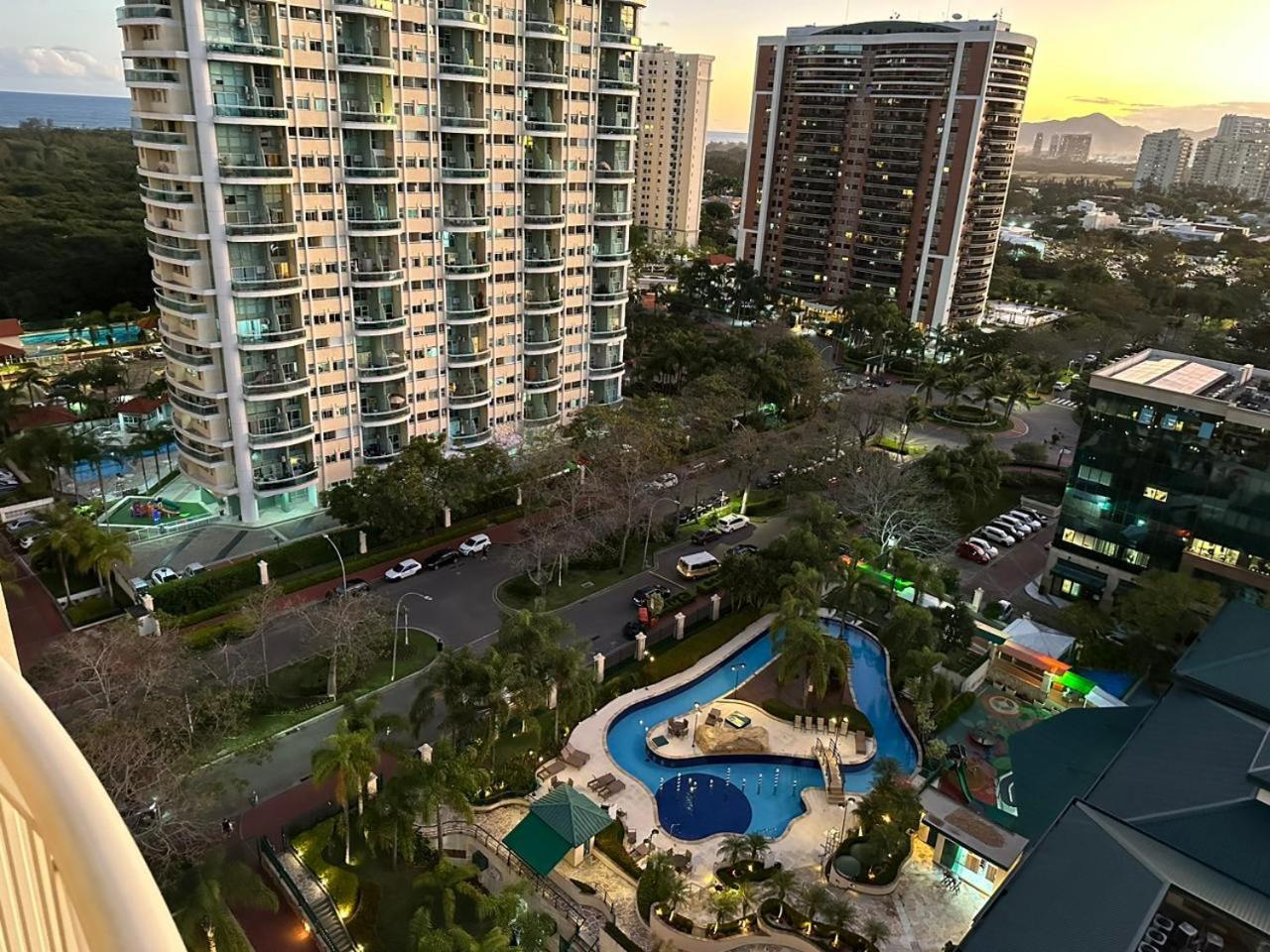 Flat Com Vista Panoramica -15- Na Barra Da Tijuca - Estacionamento Gratuito - Frigobar - Ar Condicionado - Piscina - Academia - Balsa Para Praia Gratis - Varanda - Vista Parcial Mar E Lagoa Rio de Janeiro Luaran gambar